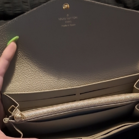 Louis Vuitton Tan and White Monogram Wallet - Picture 2 of 3